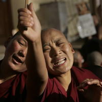 Nepokoje v Tibete vypukli 14. marca po štyroch dňoch pokojných protestov proti čínskej nadvláde.