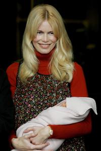 Claudia Schiffer celému svetu ukázala svoju dcérku Clementine.