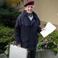 „Na ministerstvo posielam zahanbujúci list. V kufri však už mám plány na nové delo,“ prezradil Karol Krajčovič (81).