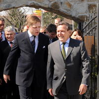 Bývalý nemecký kancelár Gerhard Schröder sa stretol s premiérom Ficom.