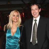 Český expremiér Gross a jeho manželka Šárka zbohatli zrejme na biznise s akciami, ktorý zaujímal aj políciu.