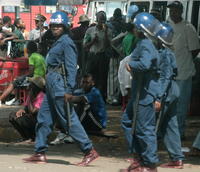 Výsledky marcových prezidentských volieb vyvolali vlnu nepokojov.