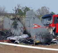 Vrak maďarského stíhacieho lietadla MIG-29, ktoré sa zrútilo na zem 17.apríla 2008 v maďarskom Kecskeméte.