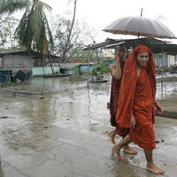 Obete cyklónu sa konečne dočkajú pomoci