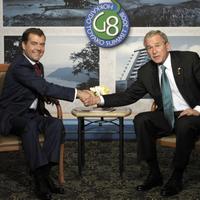 Dimitrij Medvedev a George Bush