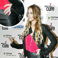 Lindsay Lohan pózuje s novým prsteňom
