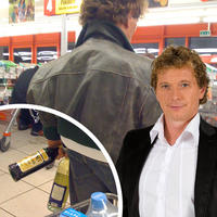 Vlado Voštinár na nákupoch.