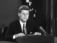 Atentát na Johna F. Kennedyho je opradený tajomstvom: Na túto otázku doteraz nenašiel nikto odpoveď