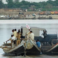 Loď na rieke Ganga