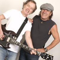 Angus Young a Brian Johnson