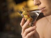 Vedci skúmali, čo s ľuďmi robí jediný alkoholický drink denne: Šokujúce odhalenie