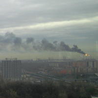Dym, ktorý sa šíri od rána zo Slovnaftu