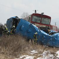 Nehoda autobusu s vlakom v Polomke
