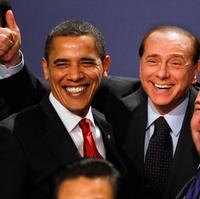 Barack Obama a Silvio Berlusconi pri pokuse o skupinovú fotku