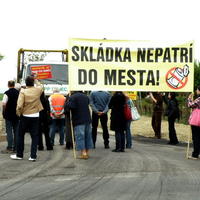Protest proti Pezinskej skládke.