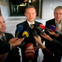 I. Farkas, J. Brocka a S. Janiš odovzdali návrh na odvolanie ministra Štefanova