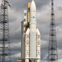 Takmer sedemtonový satelit vyniesla raketa Ariane 5
