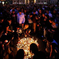 Stovky ľudí si prišlo uctiť pamiatku na Hviezdoslavovo námestie