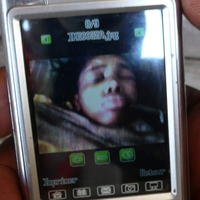 Bahia Bakari odfotografovaná mobilom po príchode do nemocnice