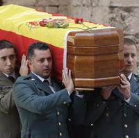 Pohreb jedného zo zabitých policajtov