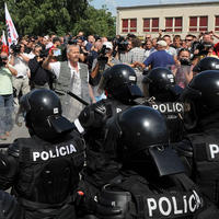 Polícia zasahuje na demonštrácii