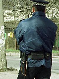 Za vulgárny útok na policajta či úradníka bude možné uložiť pokutu až vo výške 10-tisíc korún.