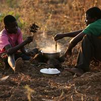 Večera malawijských chlapcov