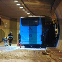 Autobus po zrážke.