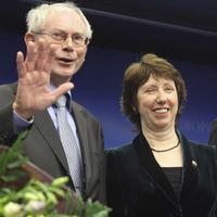 Prezident Herman Van Rompuy a ministerka zahraničia EÚ Catherine Ashton