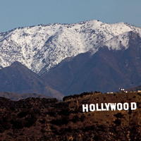 Na horách hneď za Hollywoodom napadlo množstvo snehu