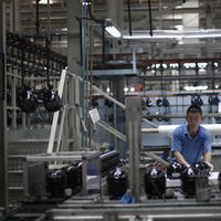 Zamestnanec továrne Embraco v Číne