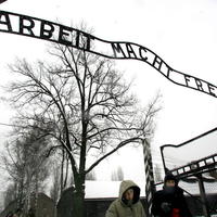 Ukradnutý nápis z brány koncentračného tábora v Osvienčime