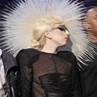 Lady Gaga so šialenou vlasovou kreáciou