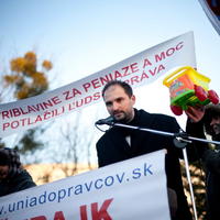 Jaroslav Polaček počas prejavu na protestnom zhromaždení autodopravcov