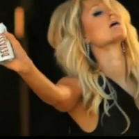 Paris Hilton v reklame na pivo