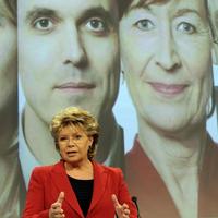 Viviane Redingová na tlačovej konferencii o nerovnosti miezd v EÚ medzi mužmi a ženami