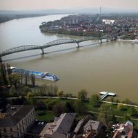 Most spájajúci slovenské Štúrovo a maďarský Ostrihom
