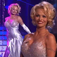 Pamela Anderson v úlohe zvodne Marilyn Monroe