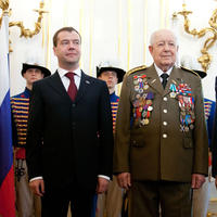 Dmitrij Medvedev a plukovník vo výslužbe Ján Minárik