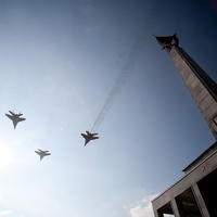 Prelet stíhačiek MiG-29 pri príležitosti 65. výročia oslobodenia Bratislavy.