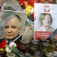 Portrét prezidenta Kaczyńského a jeho manželky na mieste havárie