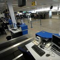 Uzatvorené check-in na bratislavskom letisku, kde boli zrušené lety