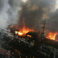 Požiar zničil približne 300 domov