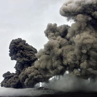 Isladský vulkán Eyjafjallajökull nadaľej chrlí popol