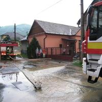 Búrky s krupobitím spôsobili v Rimavskosobotskom okrese povodne