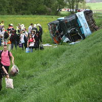 Prevrátený autobus