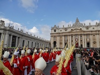 Nezmysel, ktorý praktizuje Vatikán už niekoľko sto rokov: Len preto, aby cirkev vyhovela veriacim