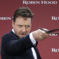 Russell Crowe pri premiére nového Robina Hooda