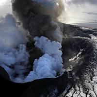Islandská sopka stále chrlí popol
