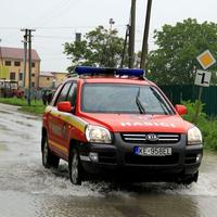 Hasiči kvôli povodniam evakuovali už stovky ľudí